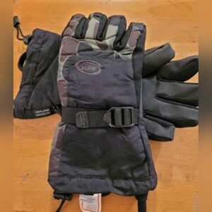 ZeroXposur Black and Camouflage Winter Gloves